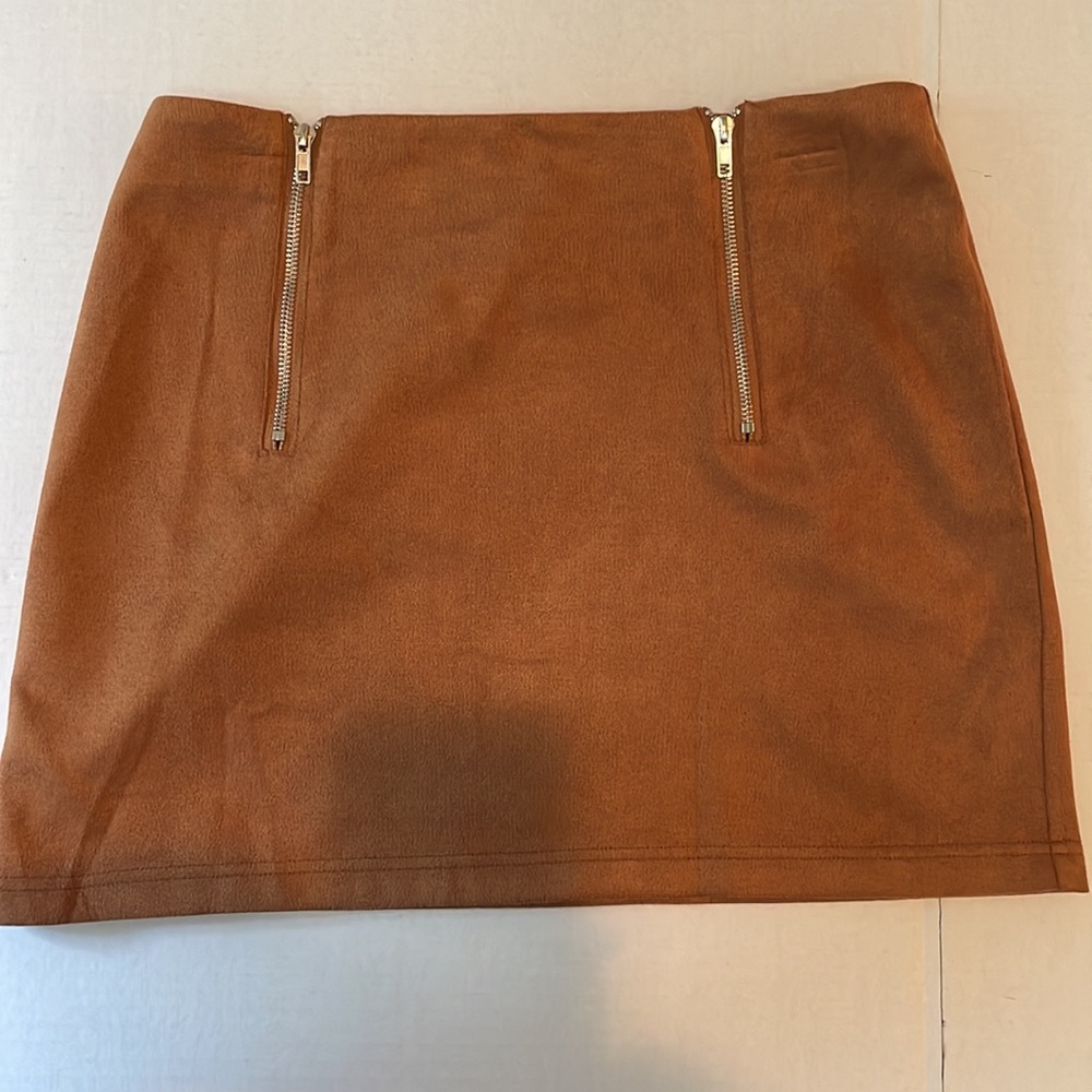 Fashion On Earth NWT Skirt Faux Suede Camel Color Double Front Zippers Large